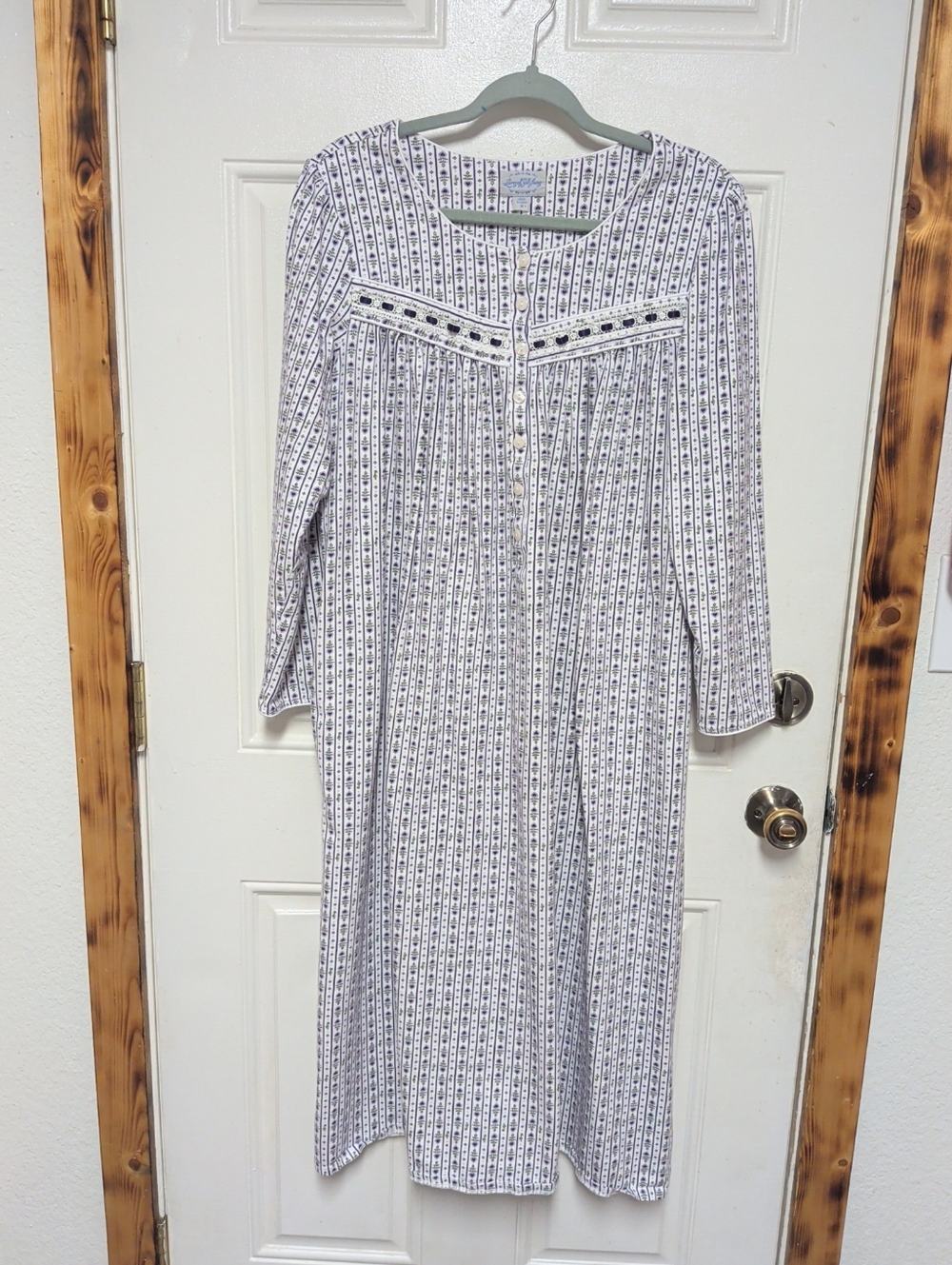 Lanz of Salzburg Flannel Nightgown Tyrolean Purple Hearts Floral Prairie Medium